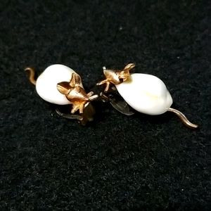 Vintage Mouse shell clip earrings